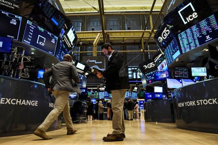Wall St ends red, Treasury yields climb on dour guidance and looming recession fears
