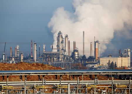 Exclusive-Ottawa and Alberta clash over who must pay to lift Canada’s carbon capture credits