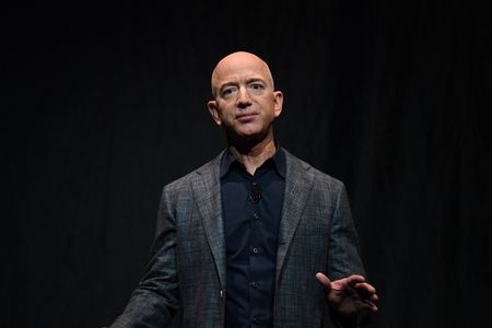 Bezos’ space company teams with Lockheed, Boeing for NASA moon lander pitch
