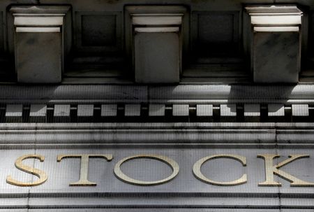 World shares extend rout, oil prices drop on recession worries