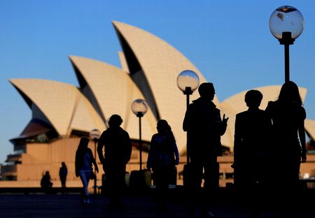 Australian economy on edge as fixed-rate mortgage pain looms in 2023