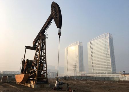 Oil settles up more than 1% on China demand outlook, second weekly gain