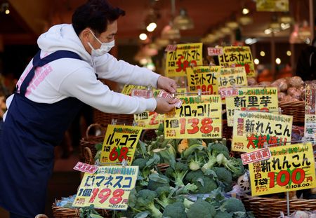 In a Tokyo supermarket, signs of struggle for Japanese business