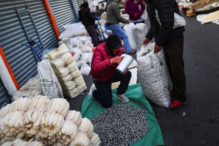 Mexico headline inflation seen flat in early January, core inflation to slow