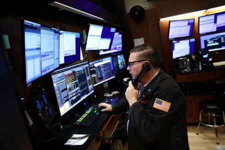 Global equity funds attract inflows for third week in a row