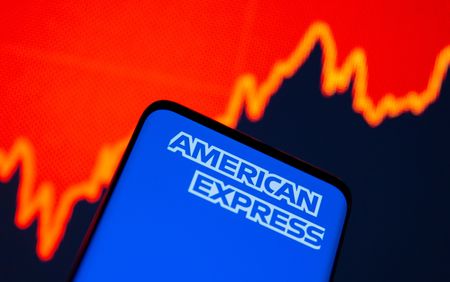 AmEx shrugs off slowdown worries after forecasting upbeat full-year profit