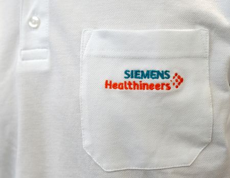 Siemens Healthineers confirms outlook despite Q1 profit drop