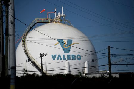 U.S. refiners throttle back Q1 output after record 2022 runs