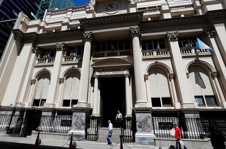 Argentina inflation hopes already look hard to reach, poll shows
