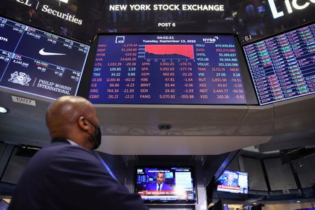 Fund managers rush into emerging stocks and cut cash – BofA survey
