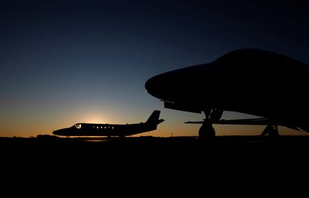 Airlines cancel over 1,300 U.S. flights as winter storm grips states
