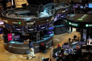 Global shares rise, dollar rebounds as Fed seen on target for rate hike