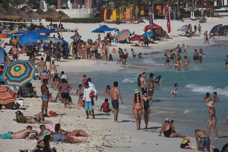 Mexican economy grew around 3% last year, fueled by tourism