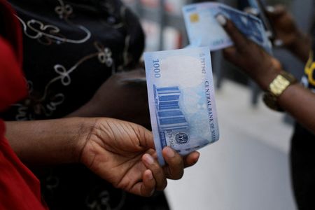 Factbox-Nigeria’s plan to ditch old banknotes