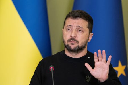 Zelenskiy pushes US for more aid, invites Trump to Ukraine